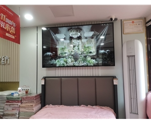 合肥高劉家紡店采購我司一臺(tái)75寸壁掛廣告機(jī)